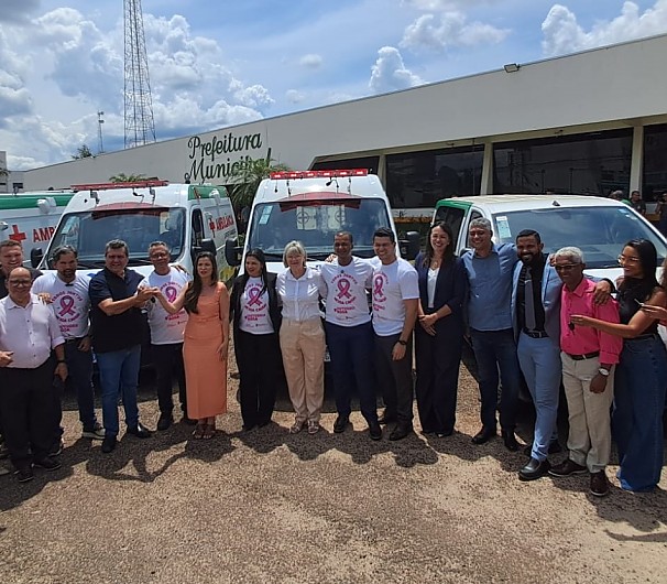 Imagem10741 - Administração Municipal entrega três novas ambulâncias e uma van para reforçar o…